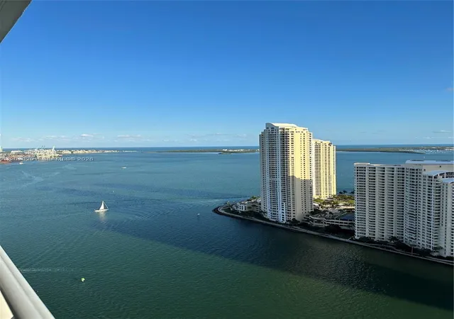 325-s-biscayne-blvd-4119-miami-fl-33131/hzid_90c04b05