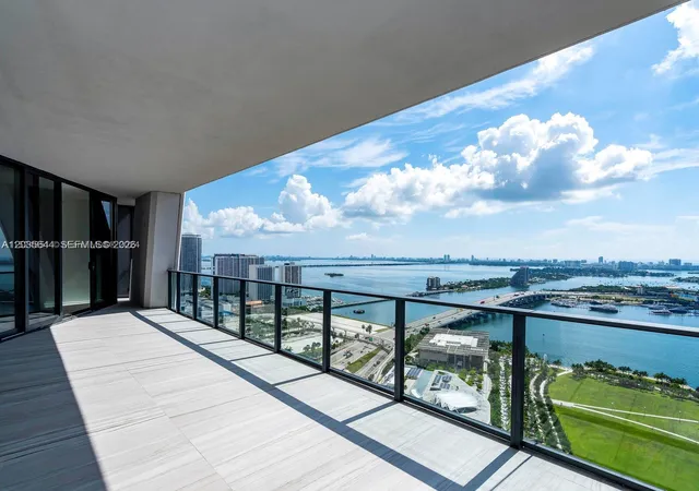 1000-biscayne-blvd-4802-miami-fl-33132/hzid_b09ed203