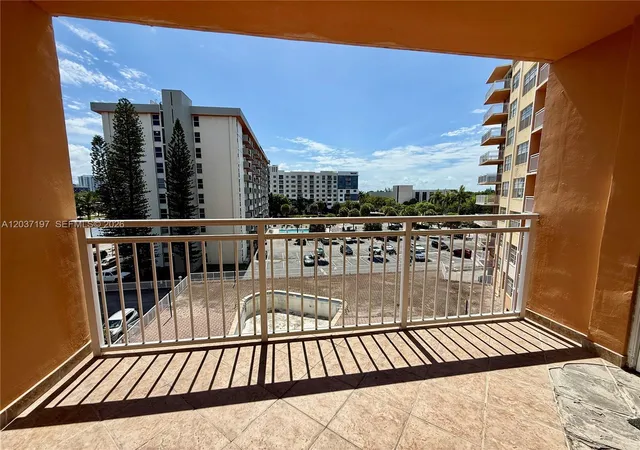 2025-ne-164th-st-507-north-miami-beach-fl-33162/hzid_55f56c6a