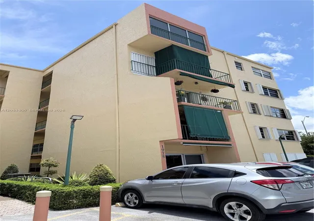 1975-w-44th-pl-401-hialeah-fl-33012/hzid_c49bfd7b