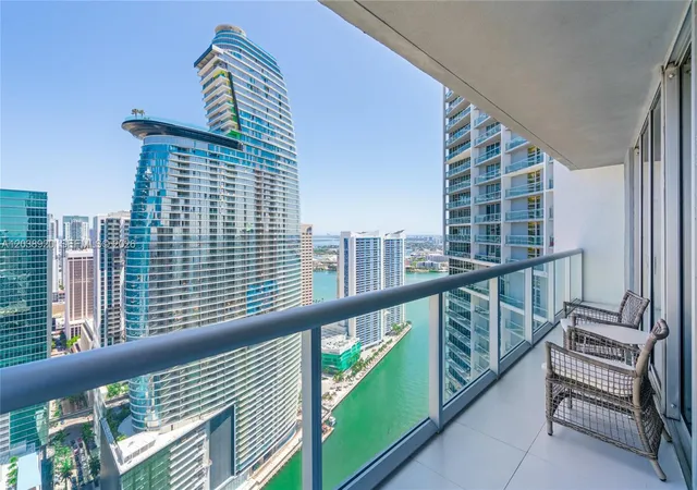 475-brickell-ave-4315-miami-fl-33131/hzid_18a05648