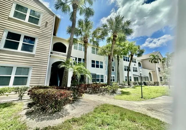 2305-n-congress-ave-11-boynton-beach-fl-33426/hzid_2f515b46
