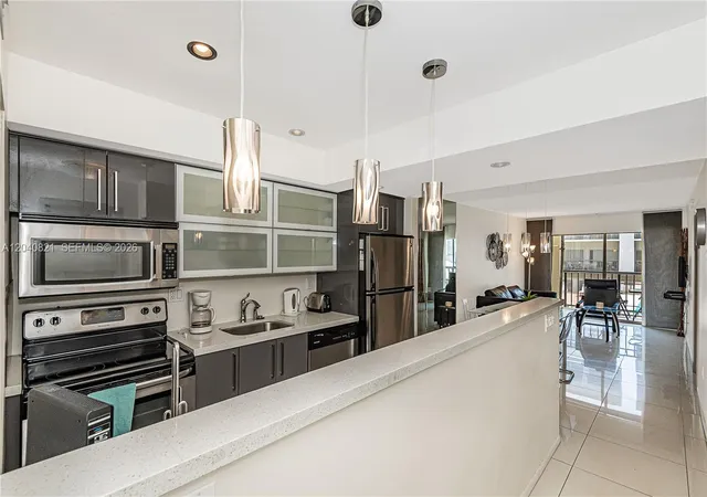 201-178th-dr-215-sunny-isles-beach-fl-33160/hzid_02d8512c