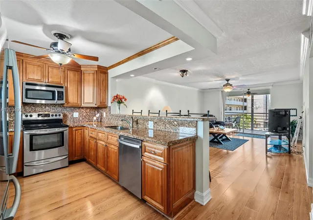 325-se-11th-terrace-308-dania-fl-33004/hzid_9f8dc72b