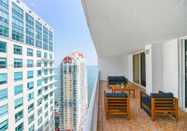 1200-brickell-bay-dr-3614-miami-fl-33131/hzid_9e80f297