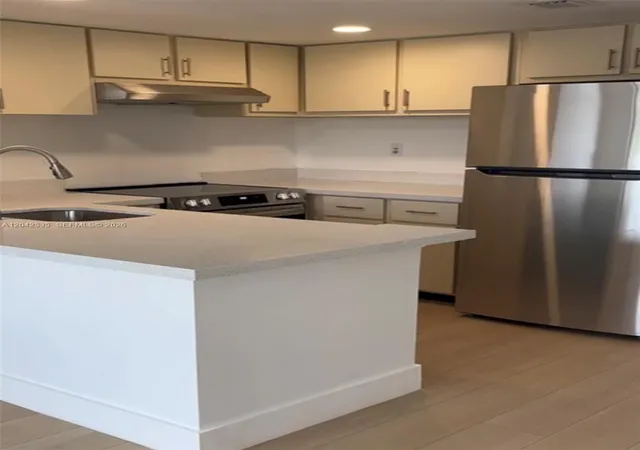 738-executive-ctr-dr-23-west-palm-beach-fl-33401/hzid_bc9365b5