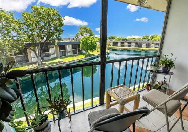 8020-n-colony-cir-n-304-tamarac-fl-33321/hzid_5fd6e112