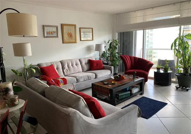 5700-collins-ave-12n-miami-beach-fl-33140/hzid_37349852