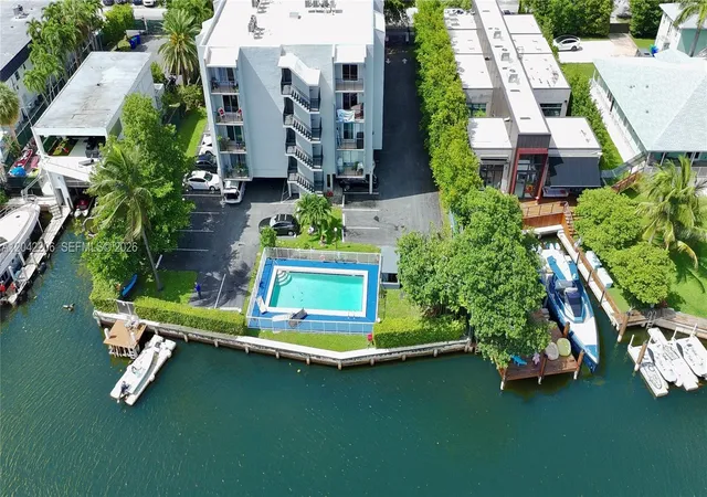 860-ne-78th-street-303-miami-fl-33138/hzid_75963725