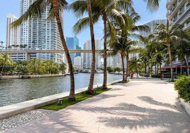 185-sw-7th-st-3704-miami-fl-33130/hzid_f74a448f