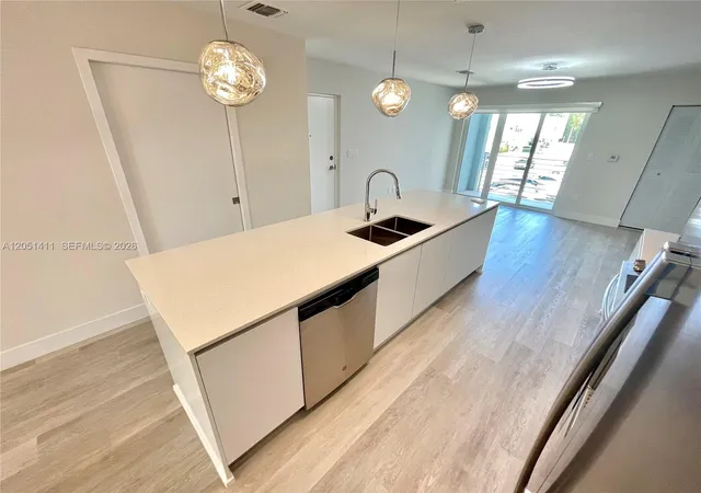 2535-ne-193rd-st-3212-miami-fl-33180/hzid_90eab802