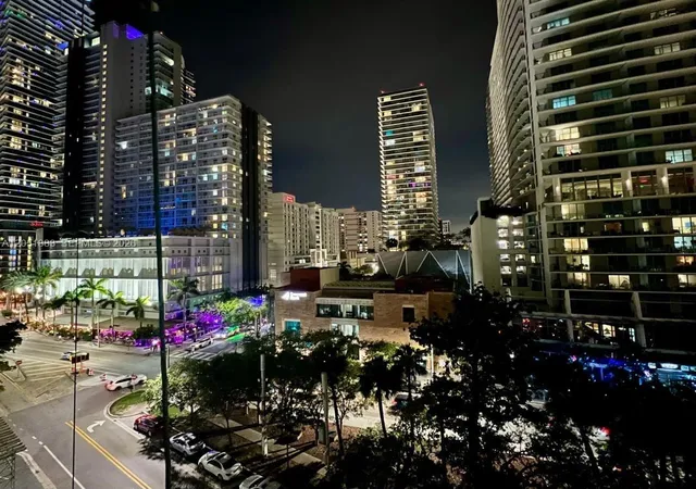 1080-brickell-ave-703-miami-fl-33131/hzid_1d1366cd
