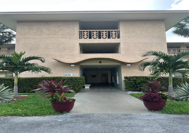 17050-ne-14th-avenue-110-miami-fl-33162/hzid_8ac12754
