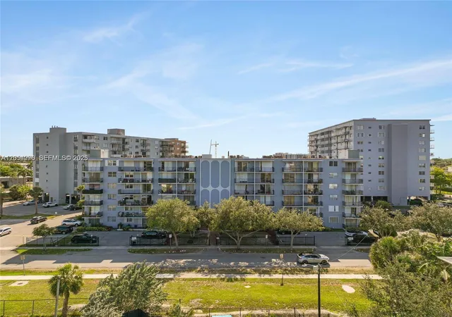 12500-ne-15th-avenue-402-north-miami-fl-33161/hzid_46d6461a