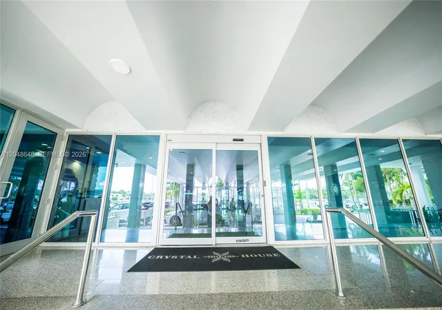 5055-collins-ave-14h-miami-beach-fl-33140/hzid_3d60c4fb