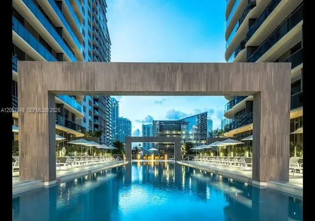55-sw-9th-street-4209-miami-fl-33130/hzid_be56133a