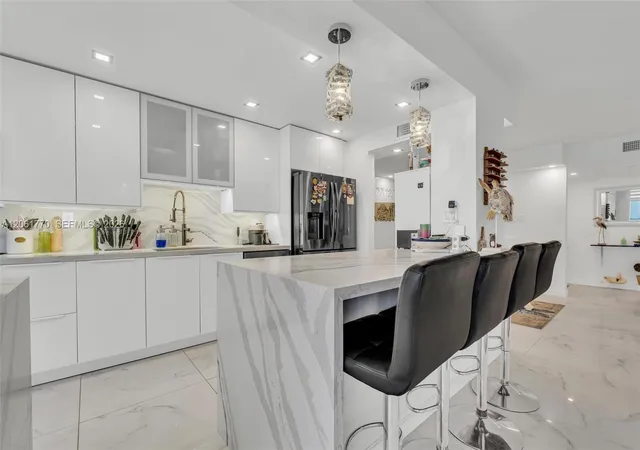 18071-biscayne-blvd-901-aventura-fl-33160/hzid_3aba8eb8