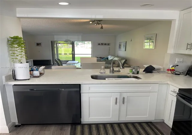 10434-sunrise-lakes-blvd-107-sunrise-fl-33322/hzid_5eff456c