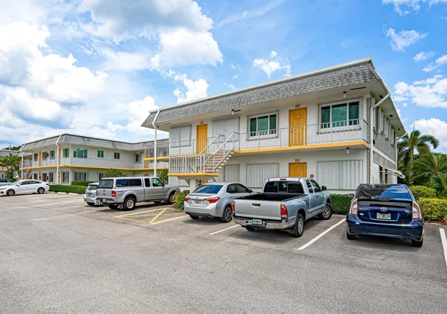 3120-lake-osborne-dr-bldg-7-apt106-lake-worth-beach-fl-33461/hzid_ea38519c