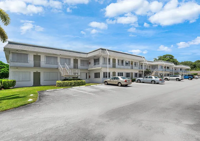 3160-lake-osborne-dr-bldg-6-unit-206-lake-worth-beach-fl-33461/hzid_5809e64d
