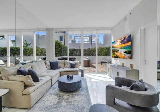 50-s-pointe-dr-510-miami-beach-fl-33139/hzid_4484c54e