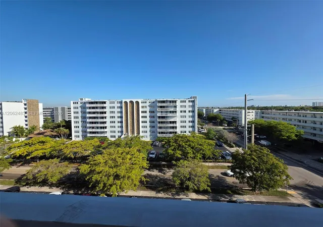 319-ne-14th-ave-702-hallandale-beach-fl-33009/hzid_e359ab84