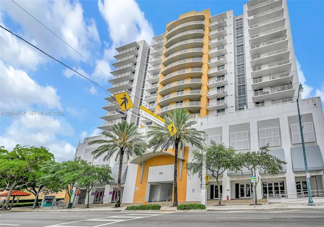 900-sw-8th-street-908-miami-fl-33130/hzid_af682b1c