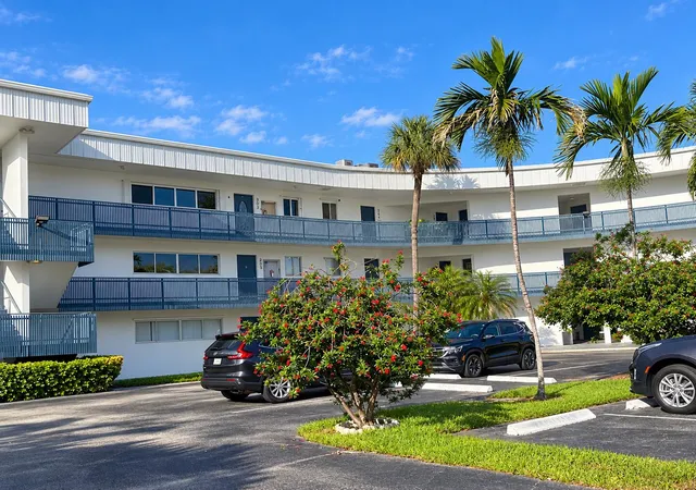 200-waterway-dr-s-105-lantana-fl-33462/hzid_12411926