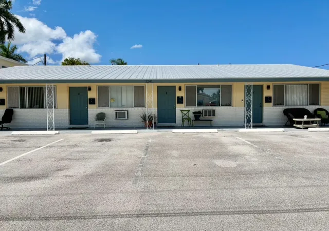 1241-se-3rd-street-1-4-deerfield-beach-fl-33441/hzid_72c8b0db