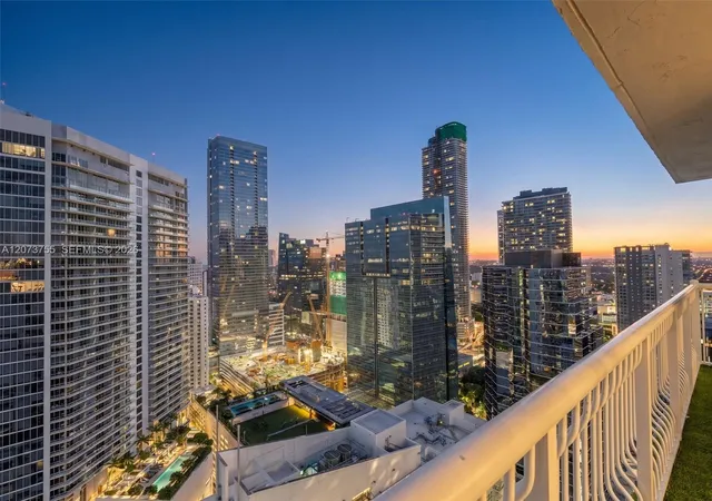 1200-brickell-bay-dr-4101-miami-fl-33131/hzid_bcdc01e5