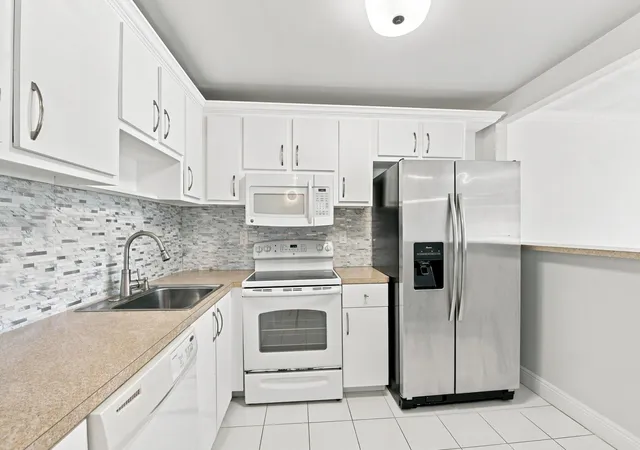 9300-sw-8th-street-219-boca-raton-fl-33428/hzid_4aa94e1f