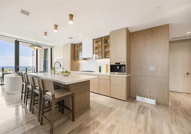 2831-s-bayshore-dr-804-coconut-grove-fl-33133/hzid_5cff039f
