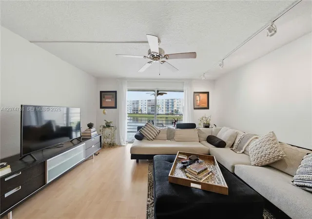 441-se-3rd-st-207-dania-beach-fl-33004/hzid_a85aed2d