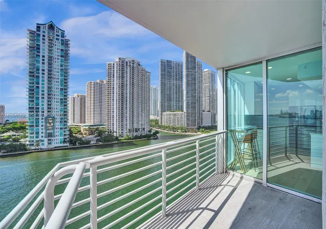 325-s-biscayne-blvd-1423-miami-fl-33131/hzid_15f488a5