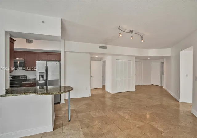 7275-sw-90th-street-c410-miami-fl-33156/hzid_15af3ef0
