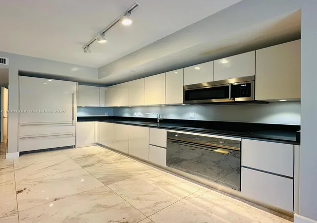 1010-brickell-ave-4208-miami-fl-33131/hzid_fea320aa