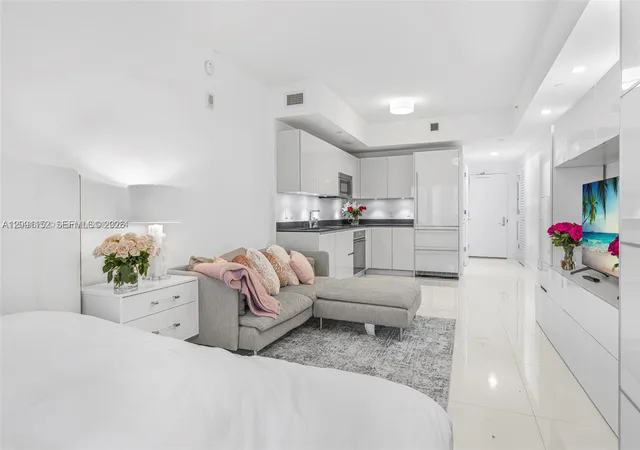 1010-brickell-ave-1710-miami-fl-33131/hzid_2211aef1
