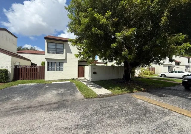 9764-nw-4th-lane-9764-miami-fl-33172/hzid_c6c8f072