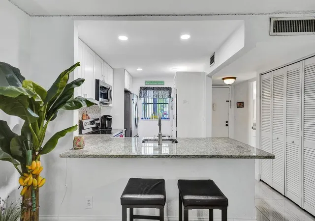 3060-holiday-springs-blvd-106-margate-fl-33063/hzid_988b5209