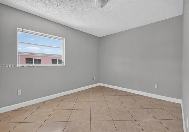 275-w-68th-street-106-hialeah-fl-33014/hzid_5c3ebdc6