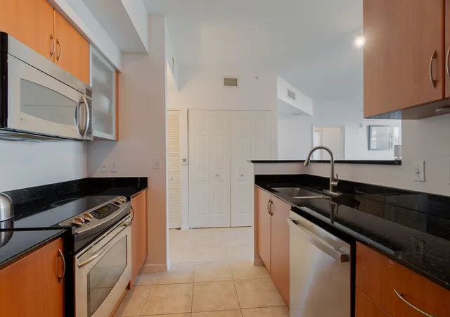 804-e-windward-way-621-lantana-fl-33462/hzid_0eb2747b