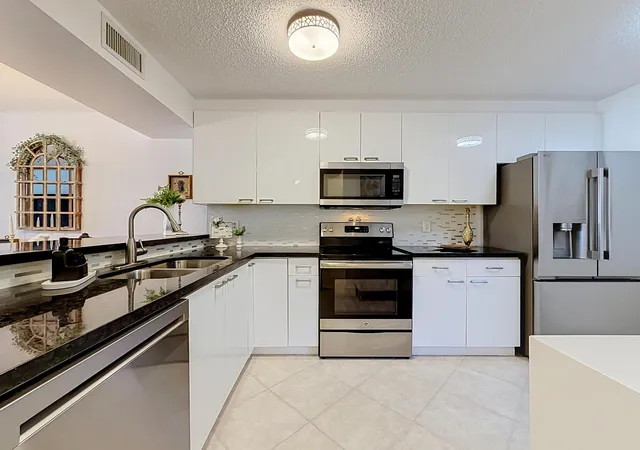 6219-coral-lake-dr-207-margate-fl-33063/hzid_5fa0affe