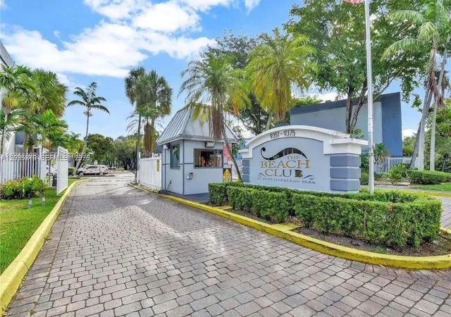 9371 Fontainebleau Blvd