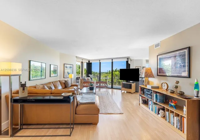 2000-towerside-ter-710-miami-fl-33138/hzid_a2297475