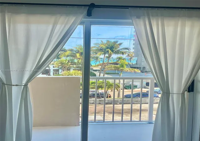 6801-harding-ave-412-miami-beach-fl-33141/hzid_4ca2223b