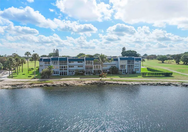 7807-golf-cir-dr-211-margate-fl-33063/hzid_b44e18eb