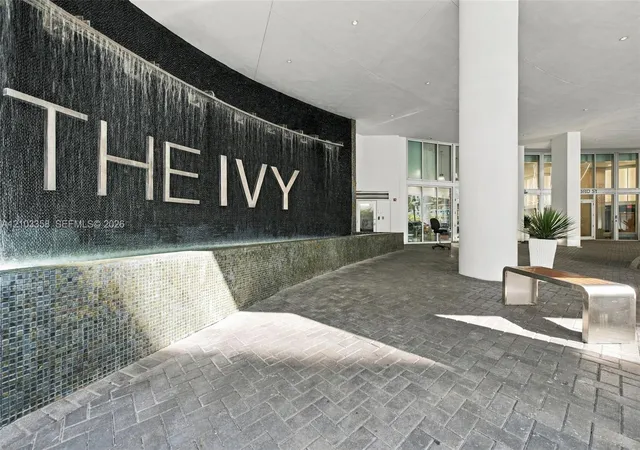 90-sw-3rd-street-2014-miami-fl-33130/hzid_411ced0e