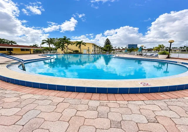2800-ne-203rd-street-3-miami-fl-33180/hzid_f60a1b7e
