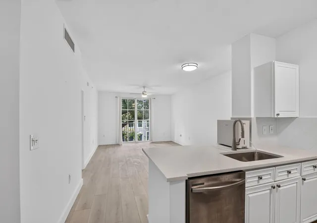 630-s-sapodilla-ave-223-west-palm-beach-fl-33401/hzid_fc1aa0e7