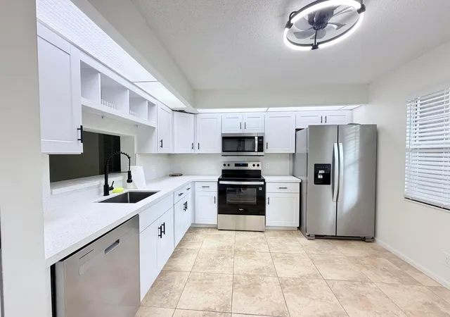 1110-sw-125th-avenue-208m-pembroke-pines-fl-33027/hzid_10492769